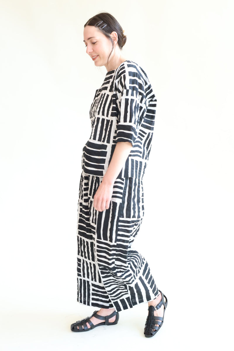 Short Sleeve Square Neck Top Black Print