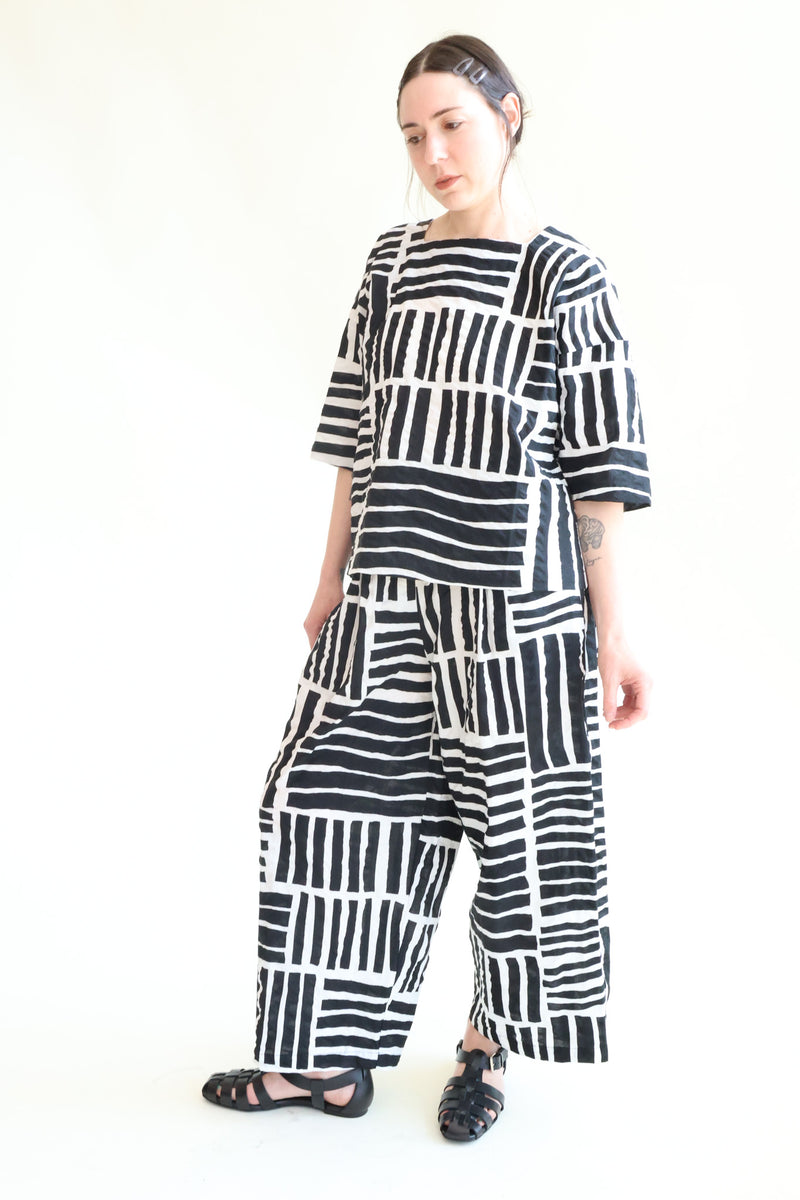 Short Sleeve Square Neck Top Black Print