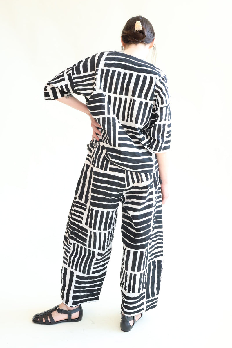 Short Sleeve Square Neck Top Black Print