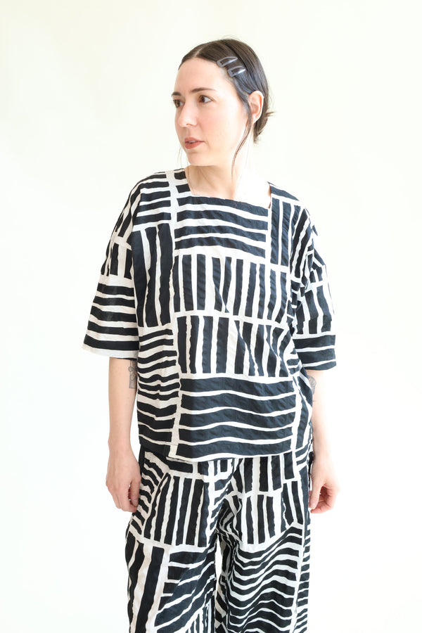 Short Sleeve Square Neck Top Black Print