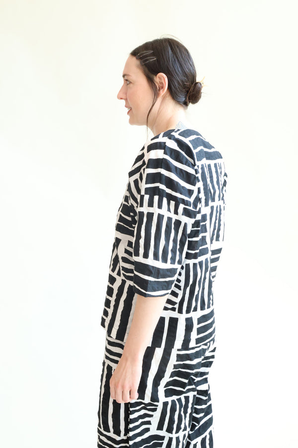 Short Sleeve Square Neck Top Black Print