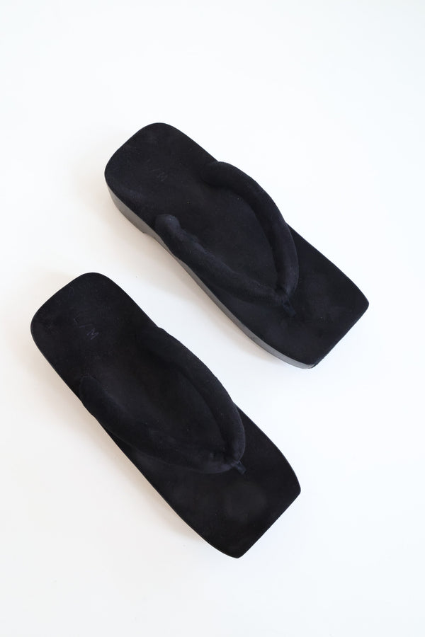 Suede Zori Clog Black