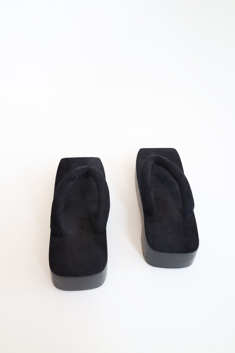 Suede Zori Clog Black