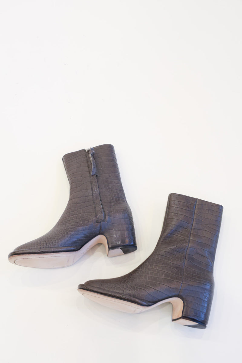 Embossed Arch Boot Coal