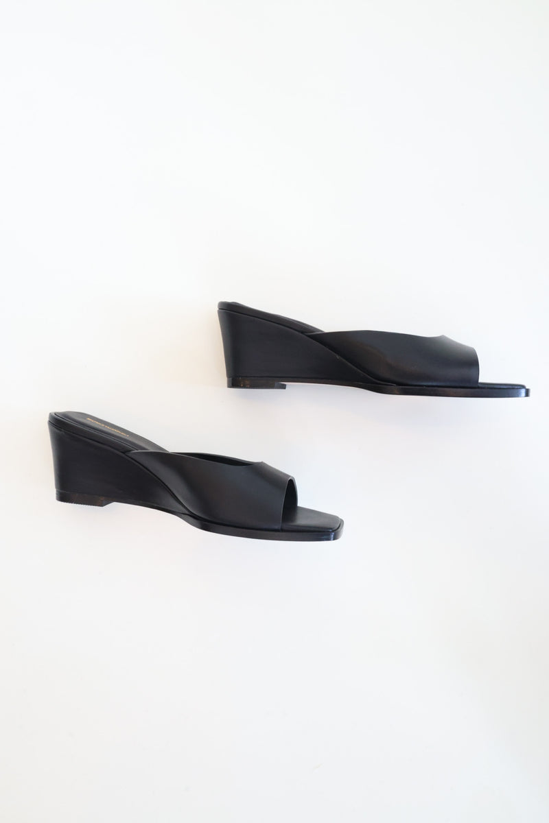 Moderna Wedge Black