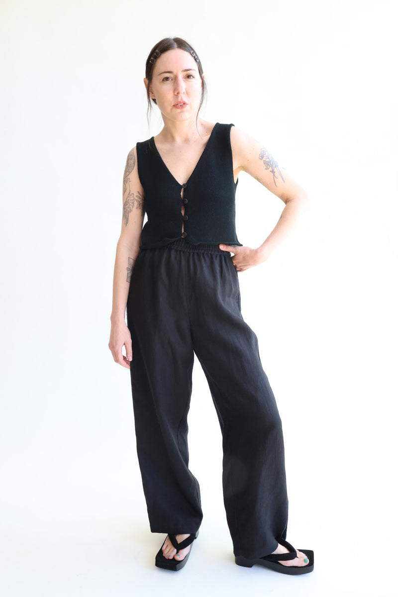 Clio Vest Black