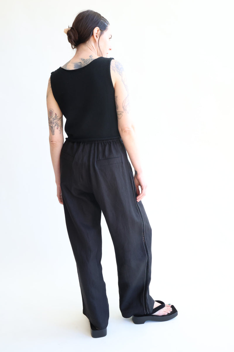 Clio Vest Black