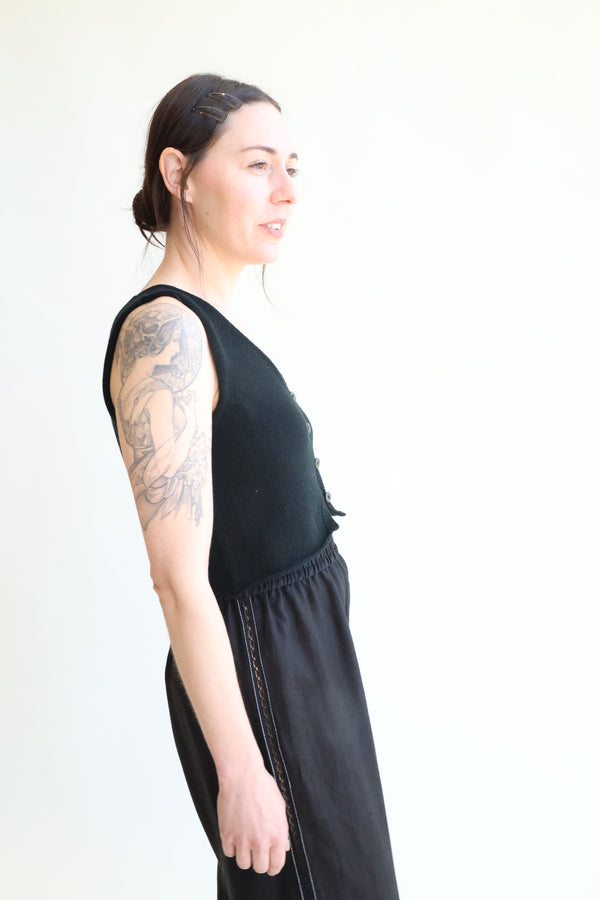 Clio Vest Black
