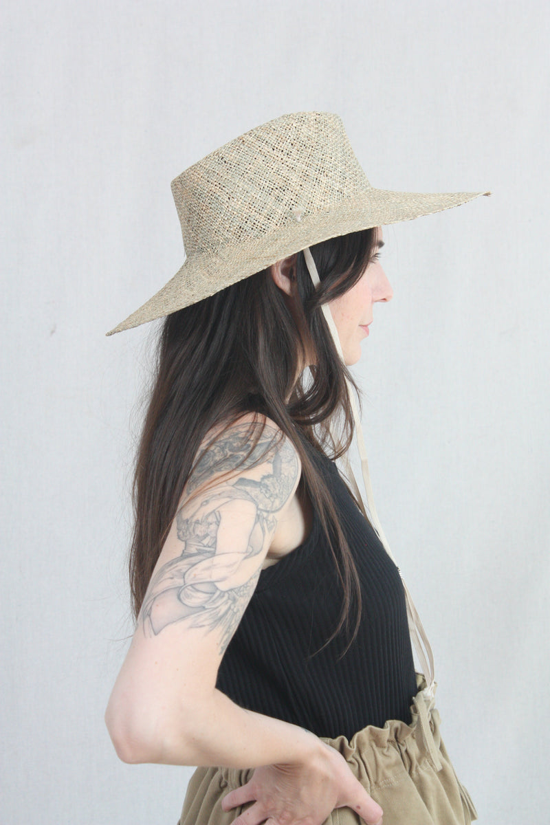 Dai Hat with Tie Seagrass