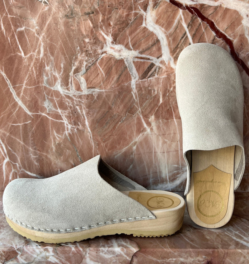 Contour Clog on Flat Base Chalk Suede with White Base